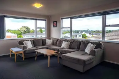 Image de 3-bedroom, 2-bathroom Bright & Sunny Family home