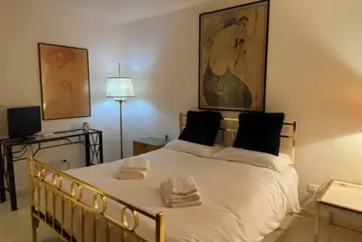 Image de Dwelling Art and Wine