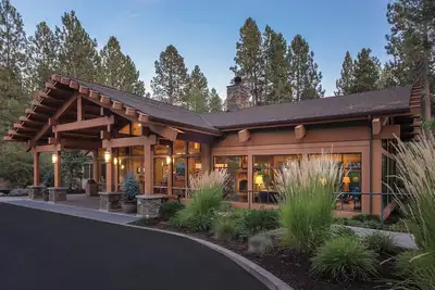 Image de Official Listing | WorldMark Bend - Seventh Mountain Resort 1br w/ Pool & More!