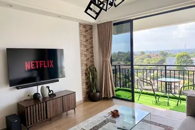 Image de Luxurious 2br Retreat with King Bed, Stunning Views, Pool, Gym & Self Check-In