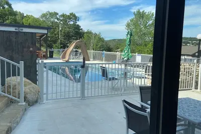 Image de Poolside King Villa 3-Min to Sdc, Hot Tub, Waterfalls, Rain Shower Master Bath!