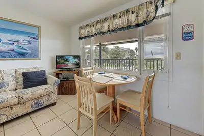 Image de Directly on the Gulf - Unit 12 - 1 Bedroom - Second Floor - Sleeps up to 5