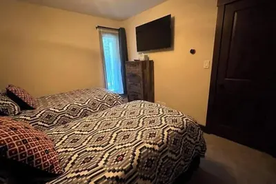 Image de 20ft from Free Bus Stop - Renovated 2bd/2bth