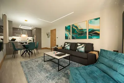 Image de Appartement-de Luxe-Salle de bain et douche-Vue sur Jardin-Oak Lodge-Flat 2