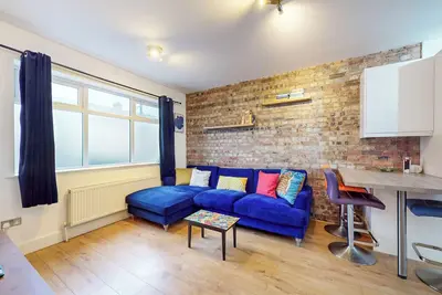 Image de Bright Flat Near Stratford-2 min walk to Bus Stop