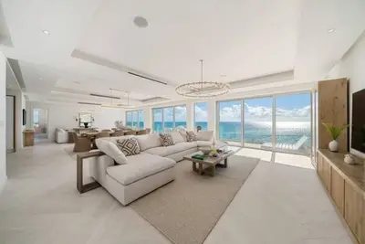 Image de Luxury Oceanfront Oasis: 4br Condo with Stunning Views & Exclusive Beach Access!