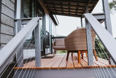 Image de Charming Lakeside Tiny Cabin #1