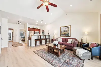 Image de Top Floor Retreat at Delton Grand