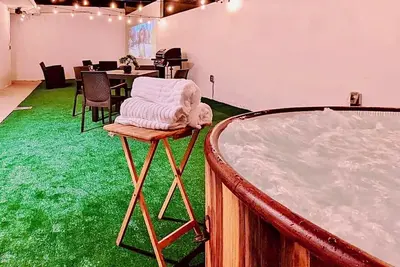 Image de LuxuriousApt Private Jacuzzi/Bbq