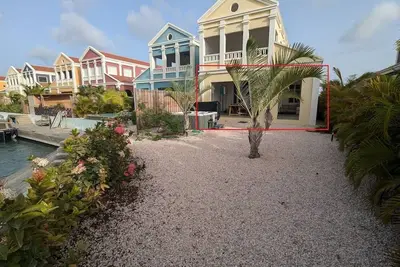 Image de Waterfront 2-Br Oasis with dock – Near Beaches, Stunning Views & Relaxing Vibes!