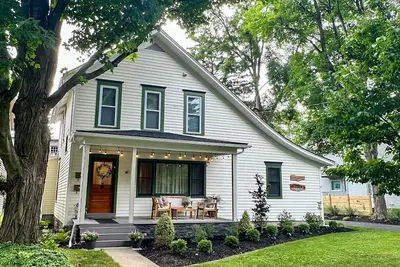 Image de 3-bedroom House Village East Aurora Walk meters away from Main St. and Roycroft