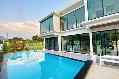 Image de Big villa With private swimming pool and children's pool, area 800 square meters