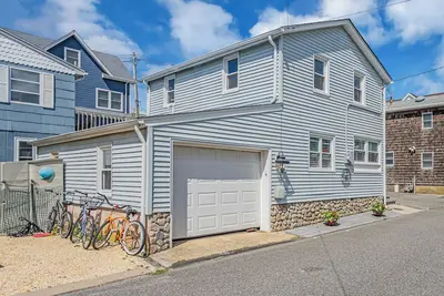 Image de Just steps to the beach!