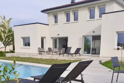 Image de Villa moderne pour 10 personnes avec piscine - Lac Du Der Giffaumont Champaubert