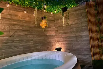 Image de Bliss Coastline Ramsgate Retreat with Enclosed Hot Tub and Parking