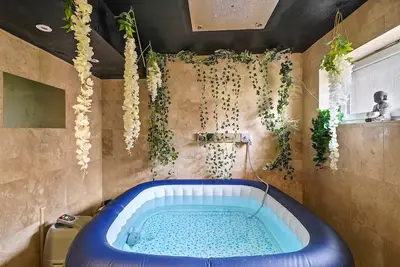 Image de The Coxhill Retreat | Indoor Rainforest Spa Stay