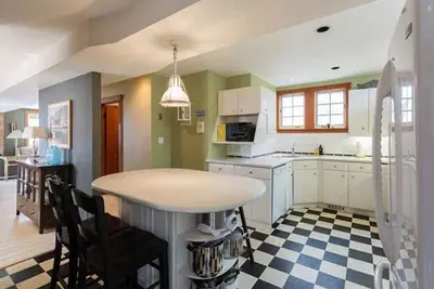 Image de Port Stanley Village 4br – Walk to Little Beach, Lake Views w/ Hot Tub