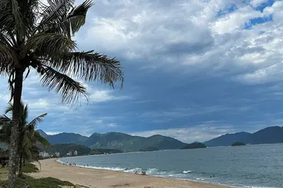Ótima casa em condomínio com Wi-Fi a 300m do mar