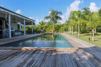 Image de Villa 2 suites parentales piscine privée jardin arboré à 9 mn des Raisins Clairs