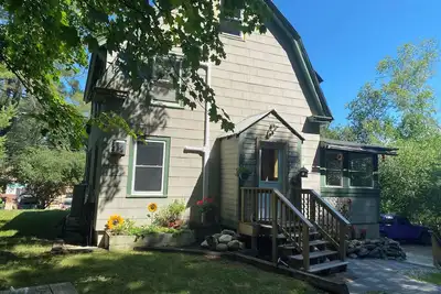Image de Spacious & Bright- Charming New England home minutes from the slopes!