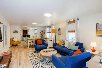 Image de Private Retreat Near Seattle Port, Transit, Downtown & Stadiums! Free Parking