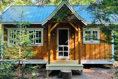 Image de Cozy Maine cabin nestled in the woods, dog-friendly