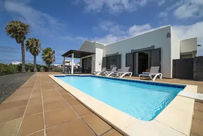 Image de Exquisite Lanzarote Villa | Villa Stella Lucente | 2 Bedrooms | Private Pool & Enchanted Terrace | Playa Blanca