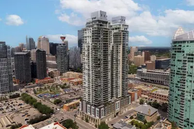 Image de Midnight Rose-Your Elevated Stay!