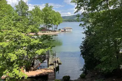 Image de Spacious dog-friendly house w/fire pit, deck, patio & grill