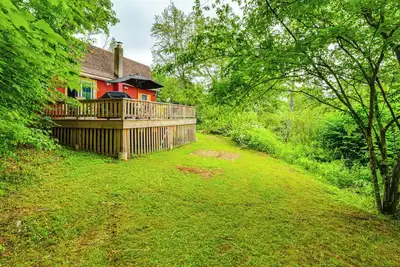 Image de Mtn-View Deck & Grill: Creekside Catskills Cabin!