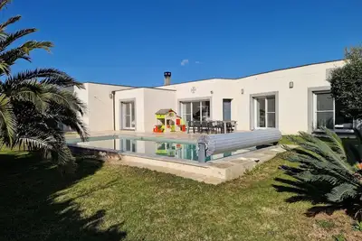 Image de Villa moderne de 220m2 avec piscine – Sérignan, proche plages & Béziers