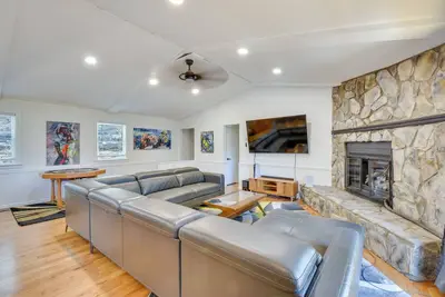 Mountain-View Gem w\/ Community Perks in Dillard!