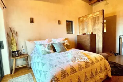 Magnifique demeure en pierre dans domaine de 10ha avec vue mer