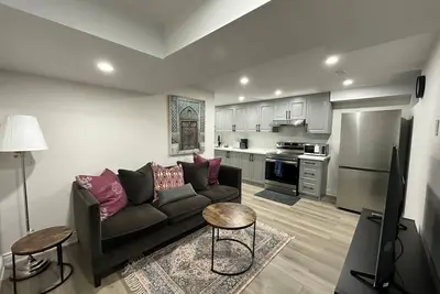 Image de Charming Basement Apartment with Free Parking