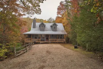 Image de Cozy Mountain Getaway/Excellent Location/Hot Tub/Game Rm/Private