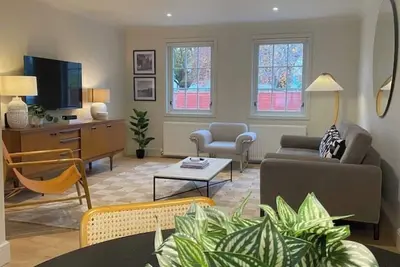 Image de Spacious 2-bed with Free Parking