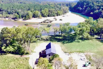 Image de Brand New Luxury and Privacy 4 bedroom 3 bathroom Cabin on Current River