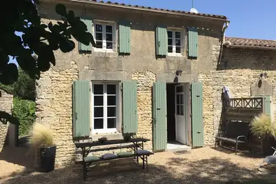 Image de maison charentaise pierres (4 pers), bucolique, au calme! centrale, animaux Ok