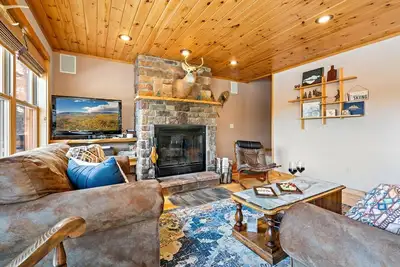 Image de Family Chaley w/Views & HotTub- Dogs Ok! Slps13