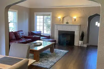 Image de Location! Walk to Gathering Place/Discovery Center & Brookside