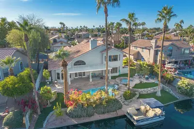 Image de Luxurious Waterfront 5 Bedroom Home with Private Boat and Dock