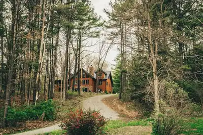 Image de You’ve Found Paradise With this Spacious Log Cabin on Keuka Lake -