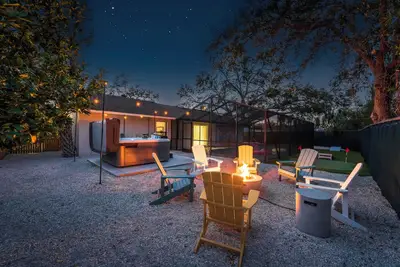 Image de New! 2 mi to Img, Heated Salt Pool, Hot Tub, Game Room, Putting Green