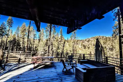 Image de Cozy Yosemite Wood Cabin: A Serene Retreat in Nature! Pet Friendly with WiFi