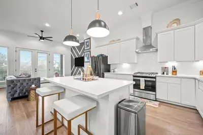 Image de Spacious 3br & 4ba Retreat in Houston Modern Comfort & Prime Location!