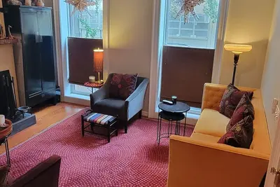 Image de Luxe Brooklyn Brownstone Duplex_2. 5 Br+2. 5 Bath with Huge Private Garden_Dogs Ok