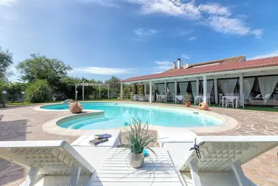 Villa 'La Casitta Di L' Abbiu' avec piscine partagée, Wi-Fi et climatisation