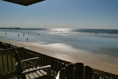 Image de Tranquil 2 Bd Oceanfront Condo in charming Oceanside with WiFi, fitness room.