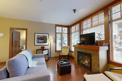 Image de Charming Ski-In/Ski-Out Pet Friendly Condo!