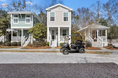 Image de Charming Coastal Cottage in Downtown Ocean Springs – Golf Cart available!